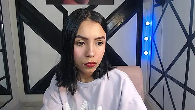 Snapshot of julieta_fn chatting on February 2026 02:45:01 PM julieta fn online show from February 2026 02:45:01 PM