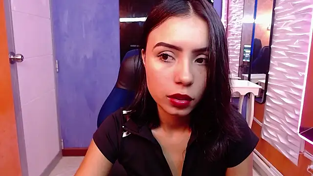 Snapshot of julieta_fn chatting on February 2026 02:43:01 PM julieta fn online show from February 2026 02:43:01 PM