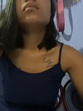 Snapshot of julieta_fn chatting on February 2026 12:05:02 PM julieta fn online show from February 2026 12:05:02 PM