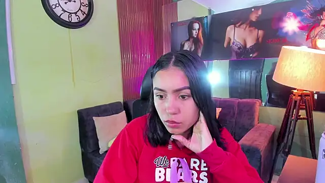 Snapshot of julieta_fn chatting on June 2026 01:44:01 PM julieta fn online show from June 2026 01:44:01 PM