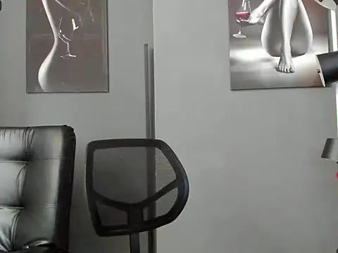 karlyjons12 online show from September 2025 04:45:02 PM