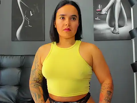 karlyjons12 online show from October 2025 04:15:02 PM