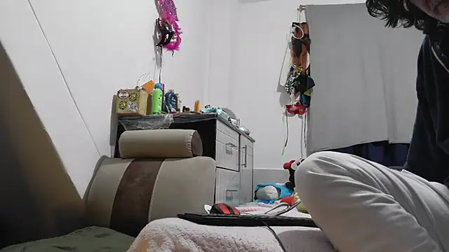 jeans and emma online show from January 2026 12:59:01 AM