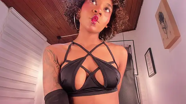 tylla  online show from September 2025 12:32:02 AM