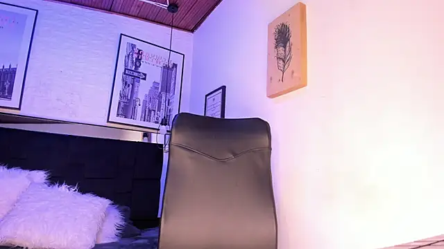 tylla  online show from December 2025 04:08:01 AM