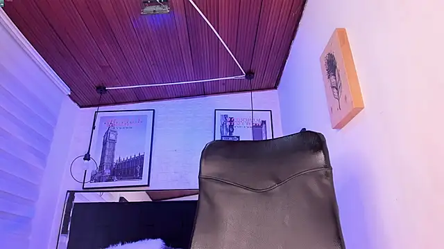 tylla  online show from January 2026 08:25:02 PM