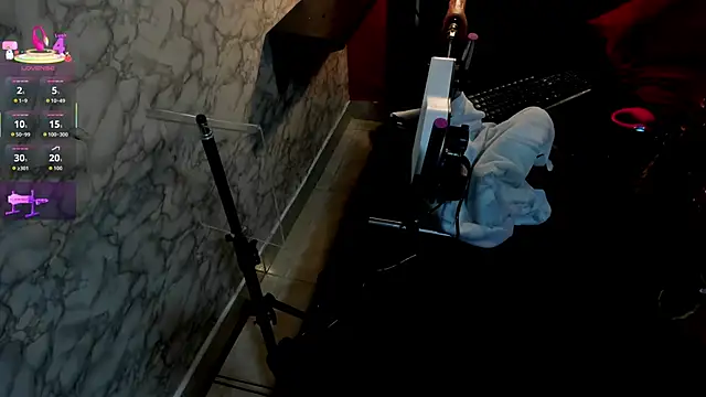 IVISBOUNCYASS online show from December 2025 12:31:02 PM