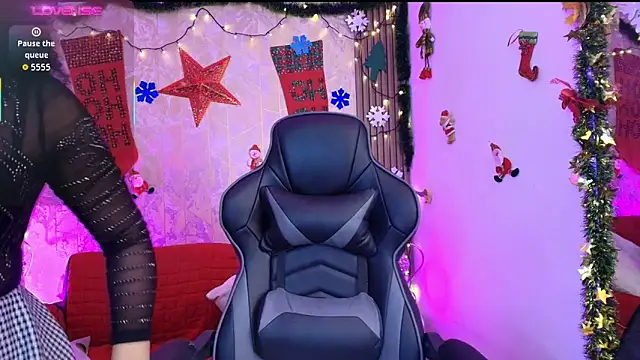 Cintiia Holmes online show from December 2025 11:39:02 AM