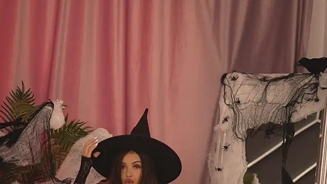 Snapshot of LilaRoses chatting on October 2025 05:15:01 AM LilaRoses online show from October 2025 05:15:01 AM