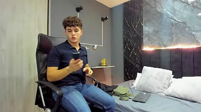 Snapshot of ErosGeorgiou chatting on February 2025 07:30:02 PM ErosGeorgiou online show from February 2025 07:30:02 PM