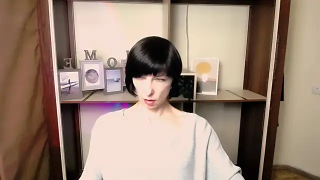  AngeliaFlow  online show from January 2026 04:20:01 PM