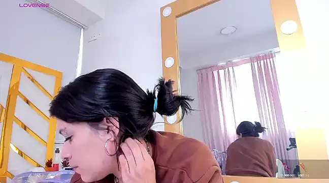 lolyyuno online show from February 2025 12:23:02 PM