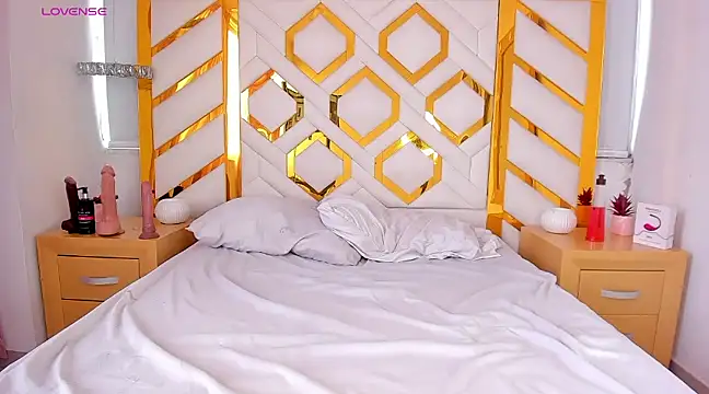 lolyyuno online show from February 2025 03:26:02 PM