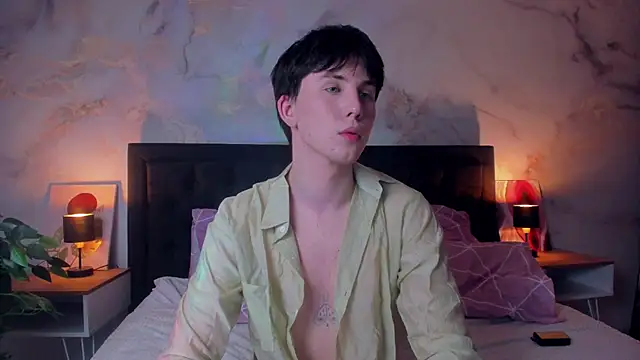 AdrianoAubert online show from November 2025 03:52:02 PM