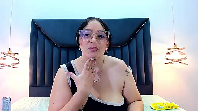 Snapshot of ZamiraGates chatting on February 2025 08:37:02 AM ZamiraGates online show from February 2025 08:37:02 AM