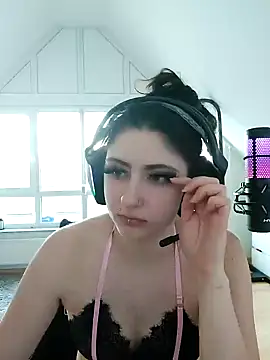 Snapshot of Gamergirl-Linela chatting on February 2025 04:03:01 PM Gamergirl-Linela online show from February 2025 04:03:01 PM