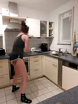 Snapshot of Gamergirl-Linela chatting on February 2025 06:04:02 PM Gamergirl-Linela online show from February 2025 06:04:02 PM