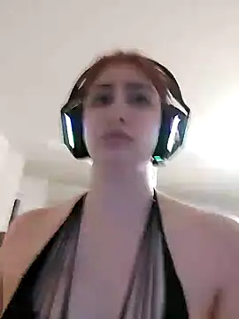 Snapshot of Gamergirl-Linela chatting on February 2025 07:17:02 PM Gamergirl-Linela online show from February 2025 07:17:02 PM