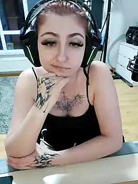 Snapshot of Gamergirl-Linela chatting on March 2025 06:34:01 PM Gamergirl-Linela online show from March 2025 06:34:01 PM