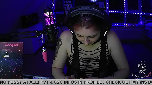 Snapshot of Gamergirl-Linela chatting on March 2025 10:26:02 PM Gamergirl-Linela online show from March 2025 10:26:02 PM