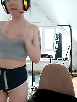Snapshot of Gamergirl-Linela chatting on March 2025 04:51:01 PM Gamergirl-Linela online show from March 2025 04:51:01 PM