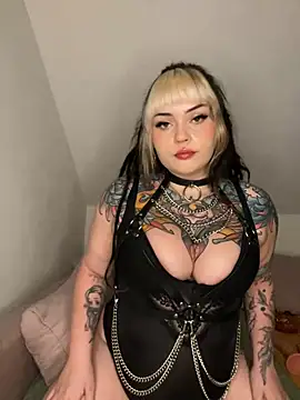 Snapshot of Squirtygodess chatting on February 2025 08:01:01 PM Squirtygodess online show from February 2025 08:01:01 PM