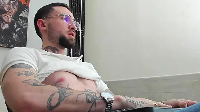 Luke davis01 online show from February 2025 04:55:01 PM