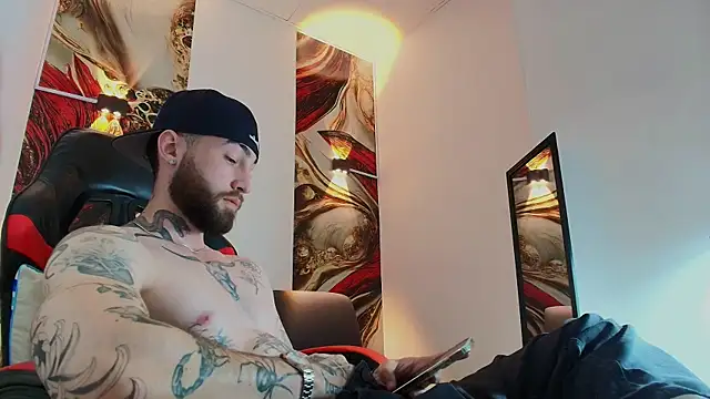 Luke davis01 online show from November 2025 01:22:01 PM