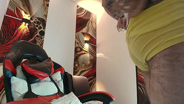 Snapshot of Luke_davis01 chatting on February 2026 01:15:02 PM Luke davis01 online show from February 2026 01:15:02 PM