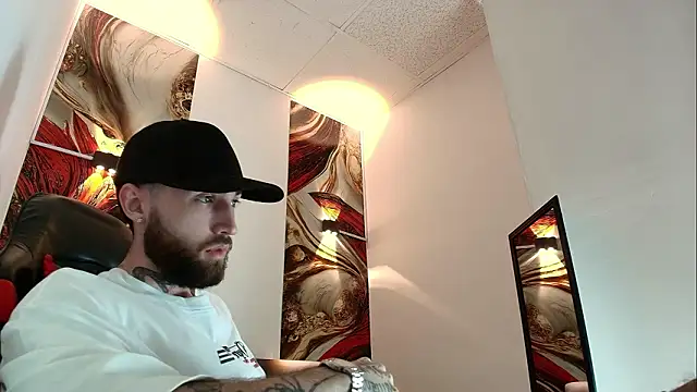 Snapshot of Luke_davis01 chatting on February 2026 12:39:02 PM Luke davis01 online show from February 2026 12:39:02 PM