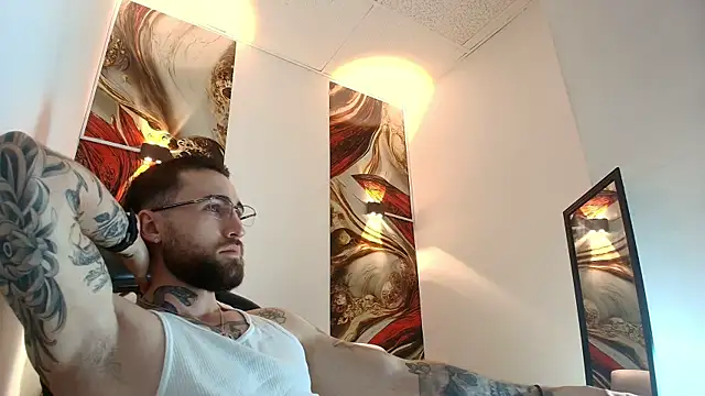 Luke davis01 online show from March 2026 01:06:02 PM