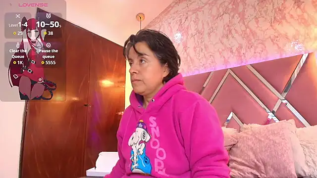 Saori Sann  online show from November 2025 12:28:02 PM