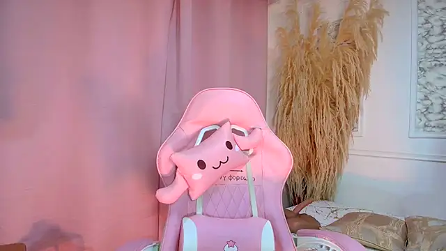 Danella houston online show from April 2026 08:06:02 PM