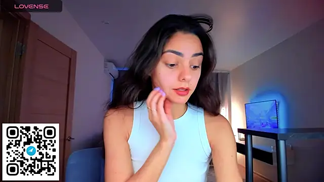 Snapshot of EmiliaZen chatting on September 2025 02:10:01 PM EmiliaZen online show from September 2025 02:10:01 PM