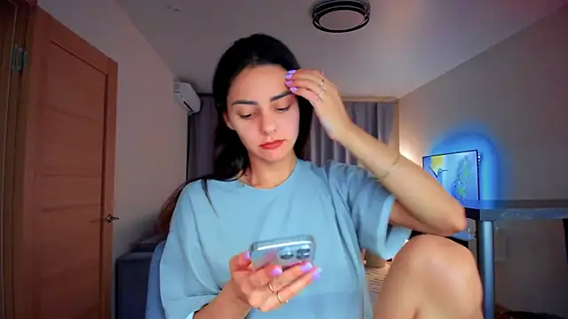 Snapshot of EmiliaZen chatting on September 2025 06:02:01 PM EmiliaZen online show from September 2025 06:02:01 PM