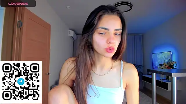 Snapshot of EmiliaZen chatting on October 2025 05:39:01 PM EmiliaZen online show from October 2025 05:39:01 PM