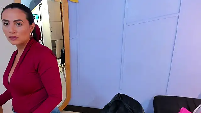 Snapshot of scarlet_edwars chatting on March 2025 01:19:01 AM scarlet edwars online show from March 2025 01:19:01 AM