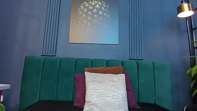 scarlet edwars online show from February 2026 04:18:01 PM