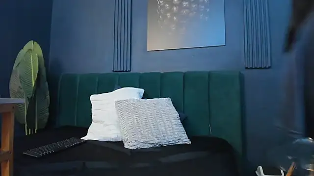 scarlet edwars online show from April 2026 12:13:01 PM