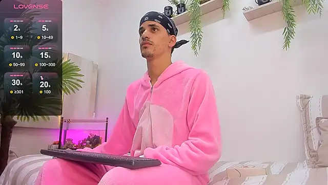 Snapshot of Dirty_Kingg chatting on October 2025 08:42:01 PM Dirty Kingg online show from October 2025 08:42:01 PM