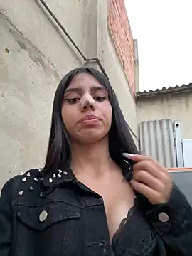 Snapshot of Laura-Khalifa chatting on February 2025 10:51:02 PM Laura-Khalifa online show from February 2025 10:51:02 PM