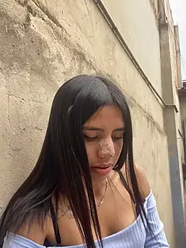 Snapshot of Laura-Khalifa chatting on February 2025 07:24:02 PM Laura-Khalifa online show from February 2025 07:24:02 PM