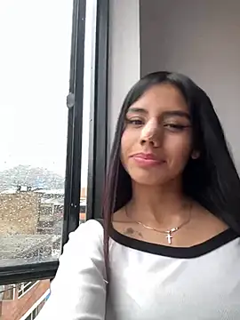 Snapshot of Laura-Khalifa chatting on February 2025 09:06:01 PM Laura-Khalifa online show from February 2025 09:06:01 PM