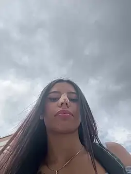 Snapshot of Laura-Khalifa chatting on February 2025 08:00:01 PM Laura-Khalifa online show from February 2025 08:00:01 PM