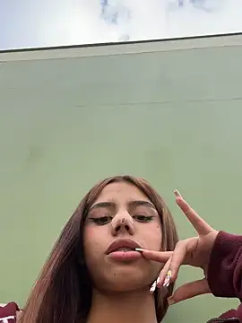 Snapshot of Laura-Khalifa chatting on February 2025 08:58:02 PM Laura-Khalifa online show from February 2025 08:58:02 PM