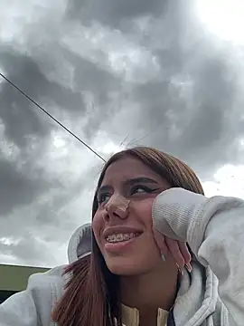 Snapshot of Laura-Khalifa chatting on February 2025 08:38:02 PM Laura-Khalifa online show from February 2025 08:38:02 PM