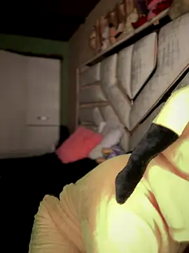 Snapshot of Laura-Khalifa chatting on September 2025 05:51:01 AM Laura-Khalifa online show from September 2025 05:51:01 AM