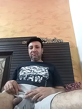 innocentboy1987 online show from April 2026 06:16:02 AM