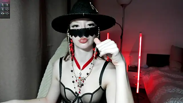 Snapshot of holyharlot chatting on March 2025 04:51:02 PM holyharlot online show from March 2025 04:51:02 PM