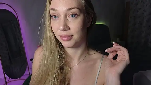 Snapshot of Engel_13 chatting on November 2025 06:09:02 PM Engel 13 online show from November 2025 06:09:02 PM